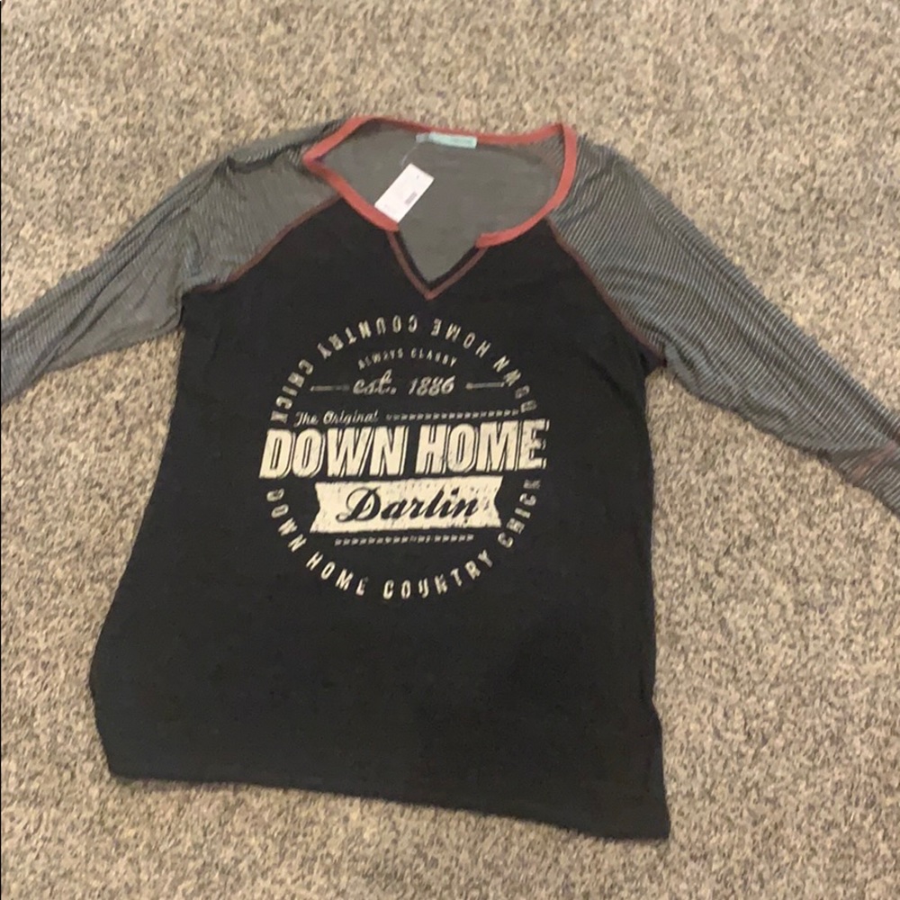 NWT Maurices V T-shirt